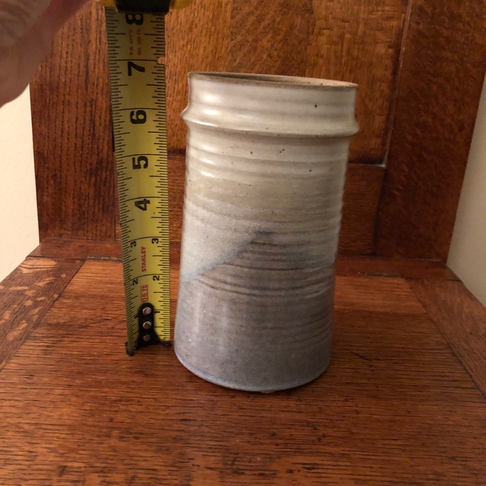 Handcrafted Ceramic Vase (eucalyptus not included) - Picture 2 of 6